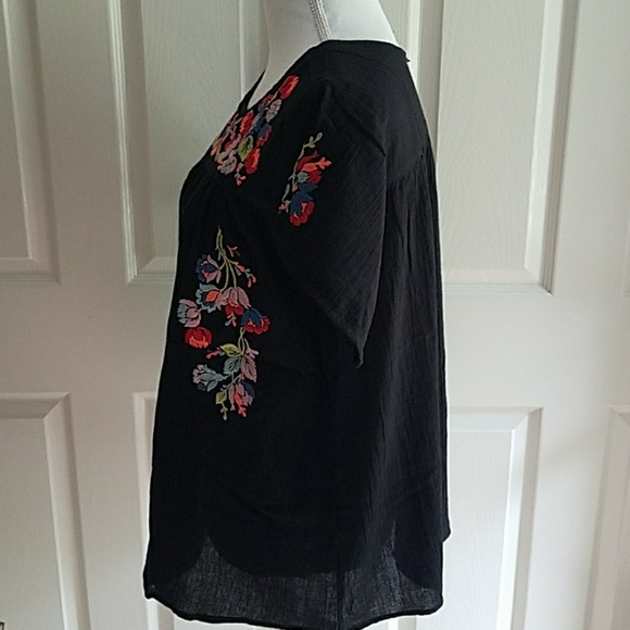 ♨New! Embroidered top - Picture 2 of 4